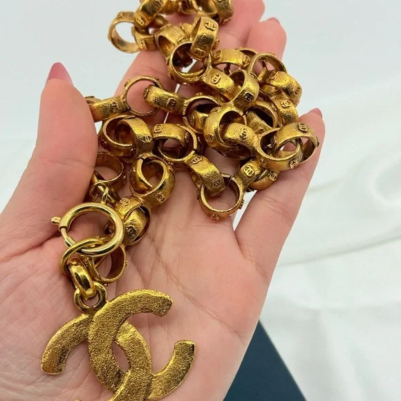 CHANEL Vintage Gold CC Chain Link Pendant Necklace - Picture 10 of 13